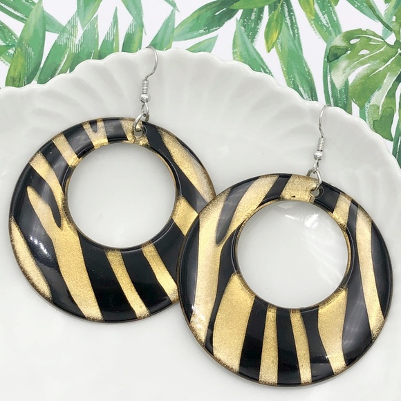 🍀 Zebra Print Black Gold Disk Earrings - Picture 1 of 3